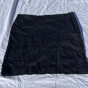Black minimalist mini skirt